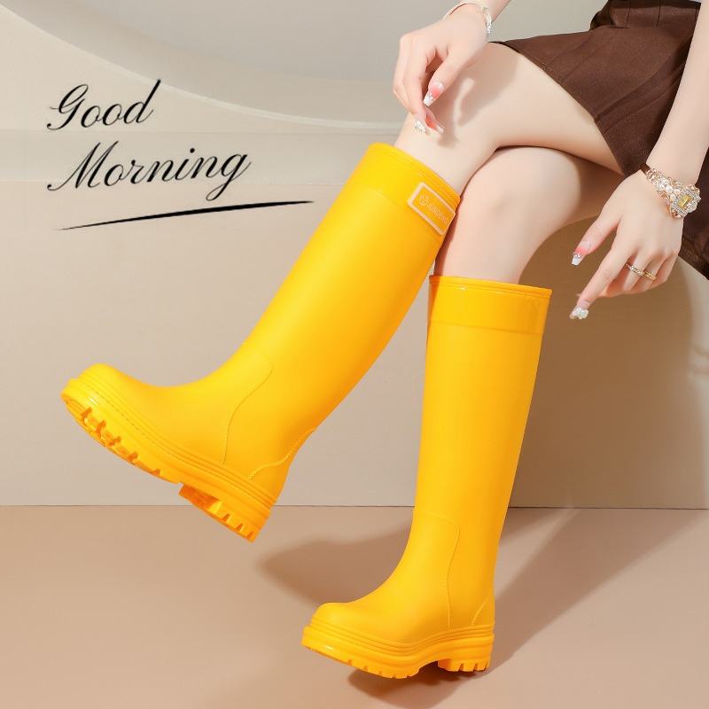 30dbe9af-04d4-49c0-93a8-203a0ccf1bd7_жолти-женски-високи-pvc-чизми-за-дожд-модни-неслизкачки-водоотпорни-чизми-за-кујна-работа.jpg